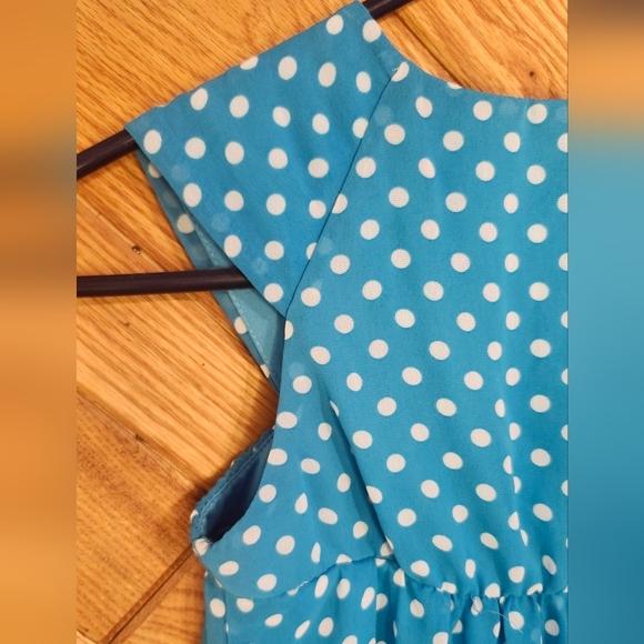 Amy Byer blue polka dot sleeveless blouse with bow size medium - Picture 7 of 10